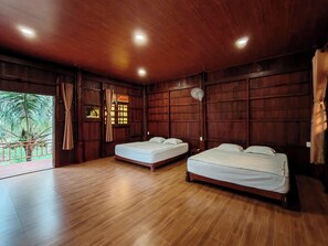 Blackout curtains, soundproofing, free WiFi - Rooster Mekong Resort (Cho Lach)