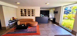 المنشأة من الداخل