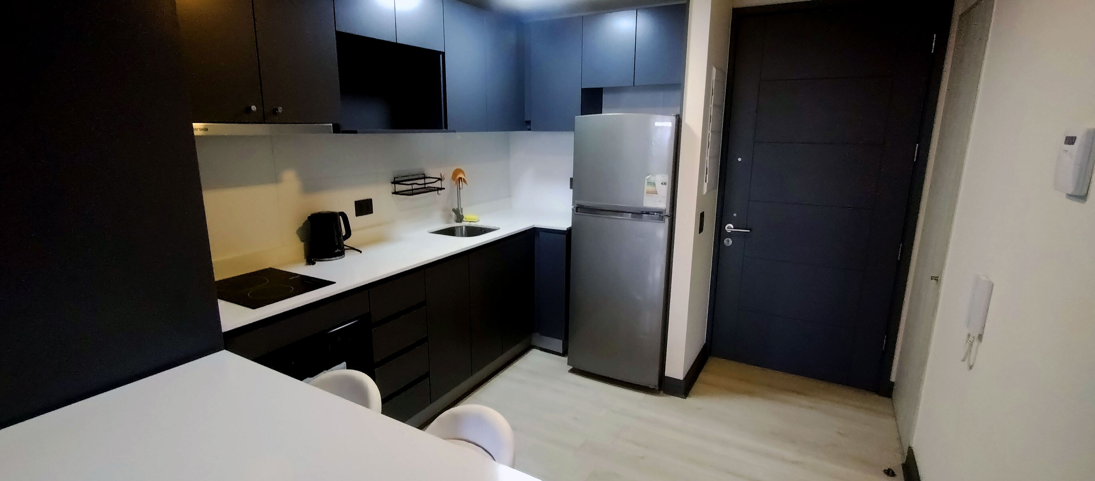 Fridge, oven, coffee/tea maker, electric kettle