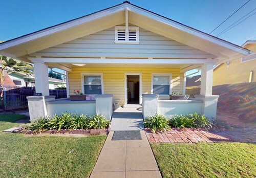 4-bedroom house in mid-town Santa Barbara with fitness equipment, AC