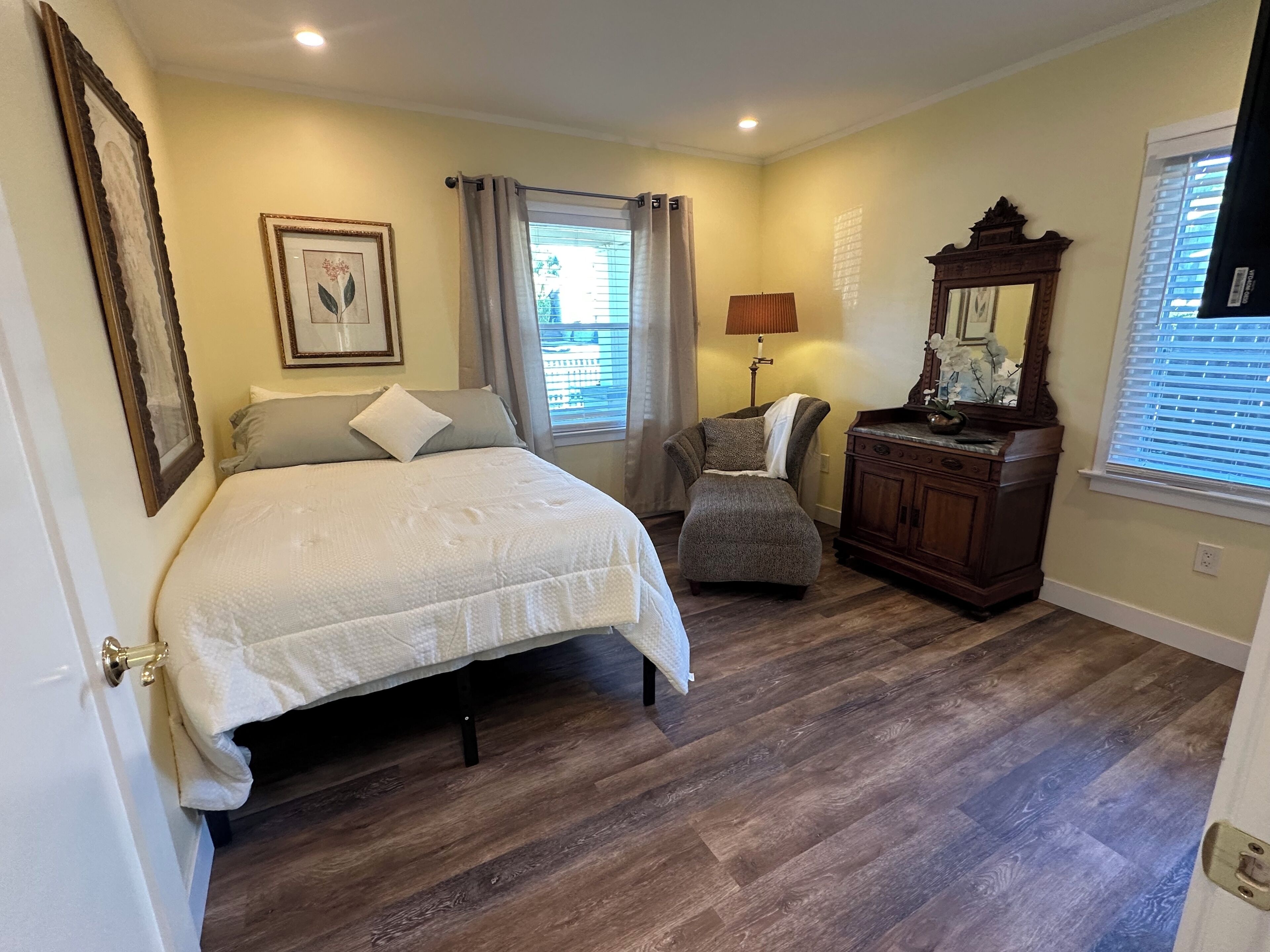 4 bedrooms, free WiFi, bed sheets, wheelchair access