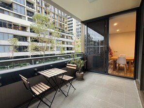 Outdoor dining - Spacious 3Bed 2Bath 1Car Mascot Apt near airport (Mascot)