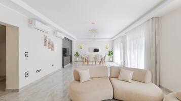 Duplex, Balcony, Garden View | Living area