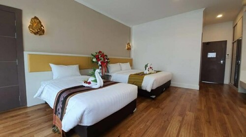 Swan Lake Hotel Sattahip