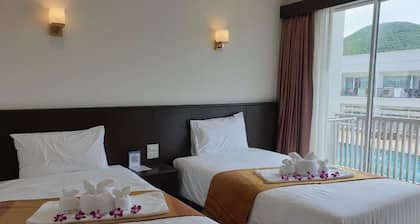 Swan Lake Hotel Sattahip