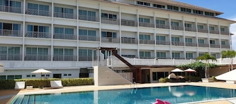 Swan Lake Hotel Sattahip