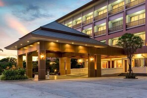 المنشأة من الخارج