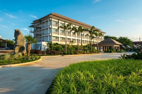 Swan Lake Hotel Sattahip