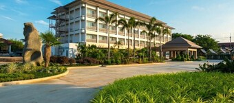 Swan Lake Hotel Sattahip