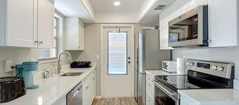 Canalfront Paradise 5BR 3BA Sleeps 14