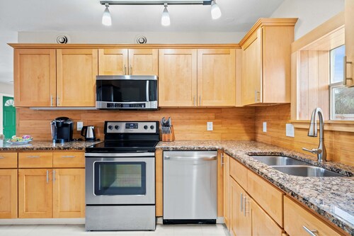 Spacious 4BR Pool Retreat