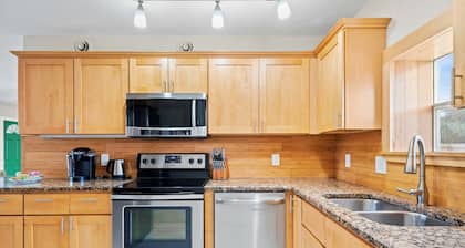 Spacious 4BR Pool Retreat