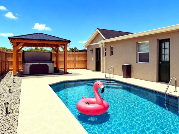 Pool - 4BR 2BA Pool Hot Tub BBQ Mini Golf Sleep 12 (Port Charlotte)