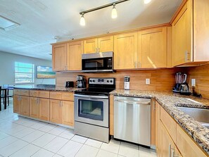 Fridge, microwave, oven, stovetop - Backyard Pool Hot Tub Escape 4BR 3BA Sleeps 10 (Port Charlotte)