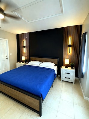 4 bedrooms, desk, iron/ironing board, travel cot - 4BR 2BA Pool Hot Tub BBQ Mini Golf Sleep 12 (Port Charlotte)