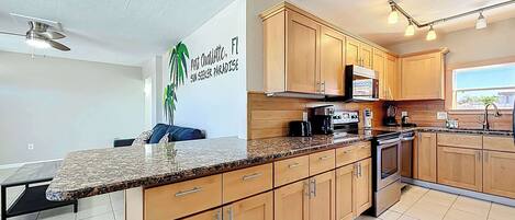 Refrigerador, microondas, parrilla de estufa y lavavajillas