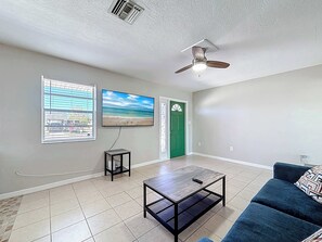 Televisión y oficina 