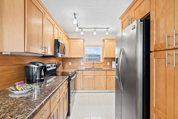 Refrigerador, microondas, parrilla de estufa y lavavajillas