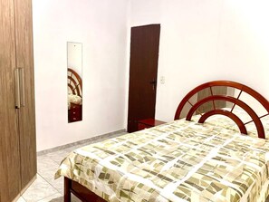 3 bedrooms, free WiFi - Large house with barbecue and garage. (São Pedro da Aldeia)