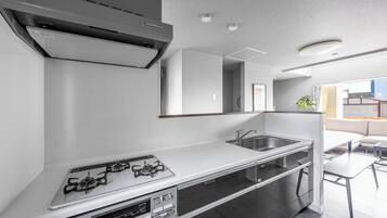 雪櫃、微波爐、爐具、電飯煲