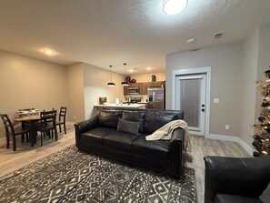 Living area - Legacy Retreat, your private 2-bdrm getaway in the modern area of Grand Island (Grand Island)