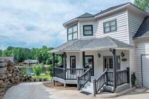 Exterior - The Willow at Lake Martin-A Spacious Dream Lakeside Retreat (Alexander City)