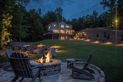 The Willow at Lake Martin-A Spacious Dream Lakeside Retreat