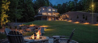 The Willow at Lake Martin-A Spacious Dream Lakeside Retreat