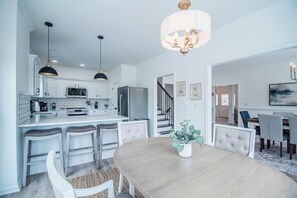 Dining - The Willow at Lake Martin-A Spacious Dream Lakeside Retreat (Alexander City)