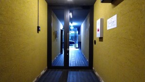 Interior - A hole in the ground downtown! 208 Fully equipped kitchen & rooms for long term stays (Yonbancho,kyoto,Kamiogyo)
