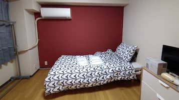 1 bedroom, iron/ironing board, internet, bed sheets