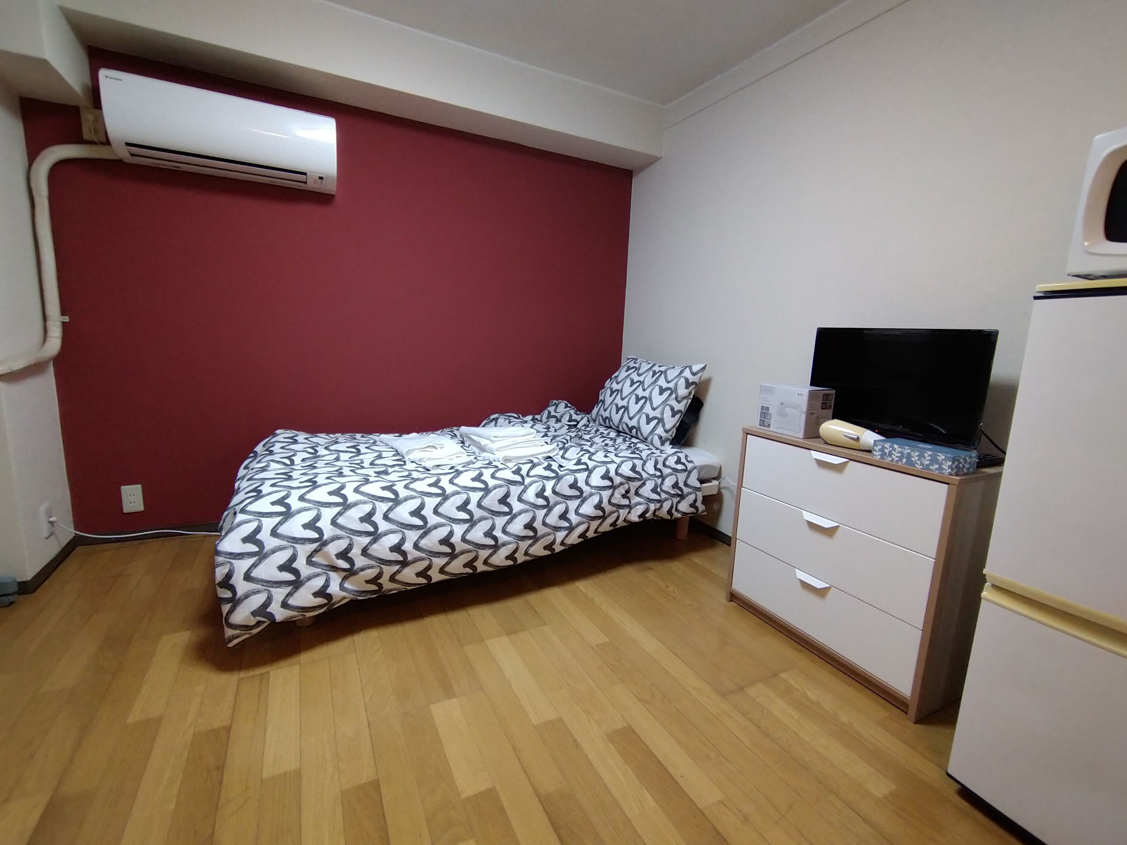 1 bedroom, iron/ironing board, internet, bed sheets