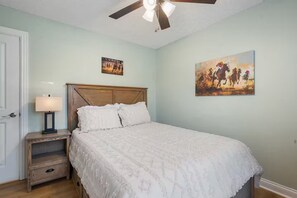 4 slaapkamers, een strijkplank/strijkijzer, wifi, beddengoed