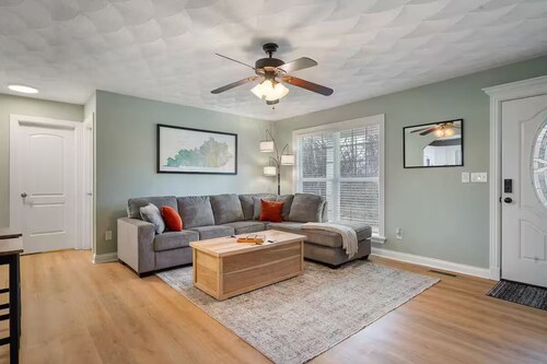 Spacious, Pristine Home w/ Firepit, Bourbon Lounge