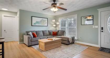 Spacious, Pristine Home w/ Firepit, Bourbon Lounge