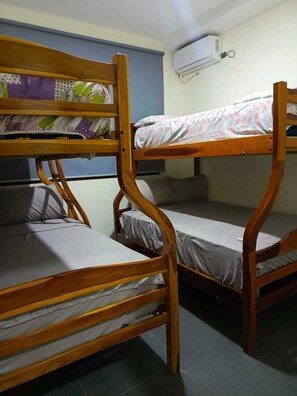 Standardsuite - udsigt til pool | Arbejdsområde til bærbare computere, gratis Wi-Fi