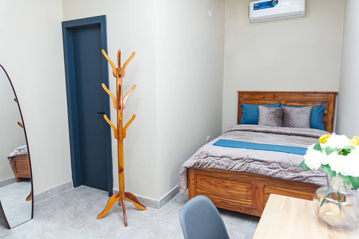 Standard Room | Laptop workspace, free WiFi