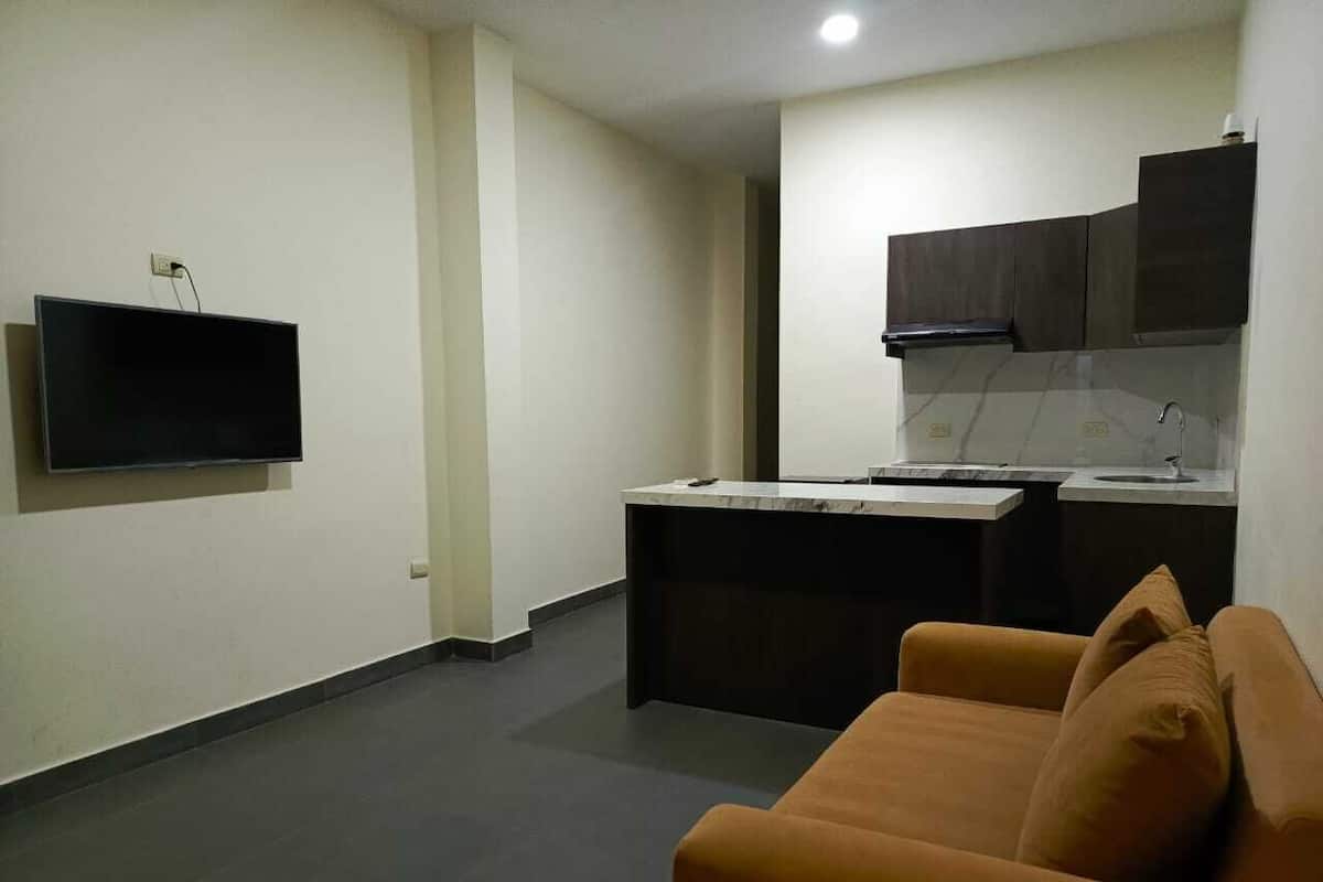 Standard Suite, Pool View | Living area