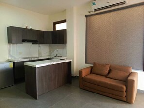 Phòng Suite Tiêu chuẩn, quang cảnh hồ bơi | Khu phòng khách