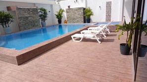 Phòng Suite Tiêu chuẩn, quang cảnh hồ bơi | Khu vực làm việc phù hợp cho laptop 