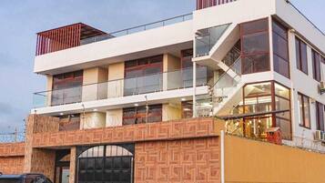 Façana frontal de l'allotjament