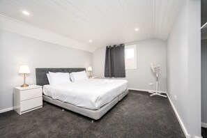 5 bedrooms, desk, iron/ironing board, WiFi - Luxurious House near Flemington Racecourse (Footscray)