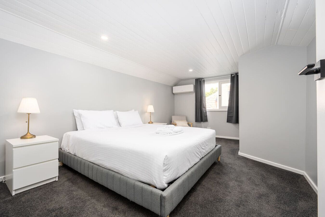 5 bedrooms, desk, iron/ironing board, WiFi