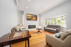 تلفزيون، مدفأة