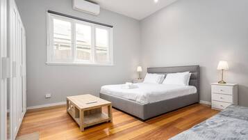 5 camere, una scrivania, ferro/asse da stiro, Wi-Fi