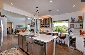 Spishäll, kaffe- och tebryggare, vattenkokare och mixer