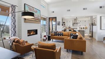 Smart-TV, Kamin, Tischtennisplatte, Stereoanlage