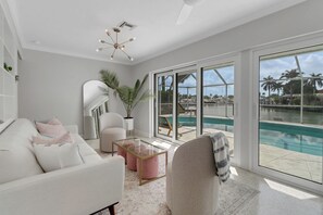 TV - Designer Waterfront Home in Marco Island – 3BR / 2BA with Pool & Private Dock (Marco Island)