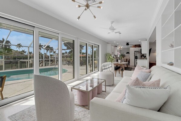 TV - Designer Waterfront Home in Marco Island – 3BR / 2BA with Pool & Private Dock (Marco Island)
