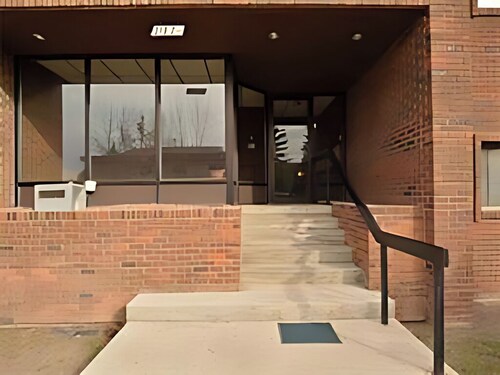 2 Bedroom Furnished Apartment. Downtown Strathmore.